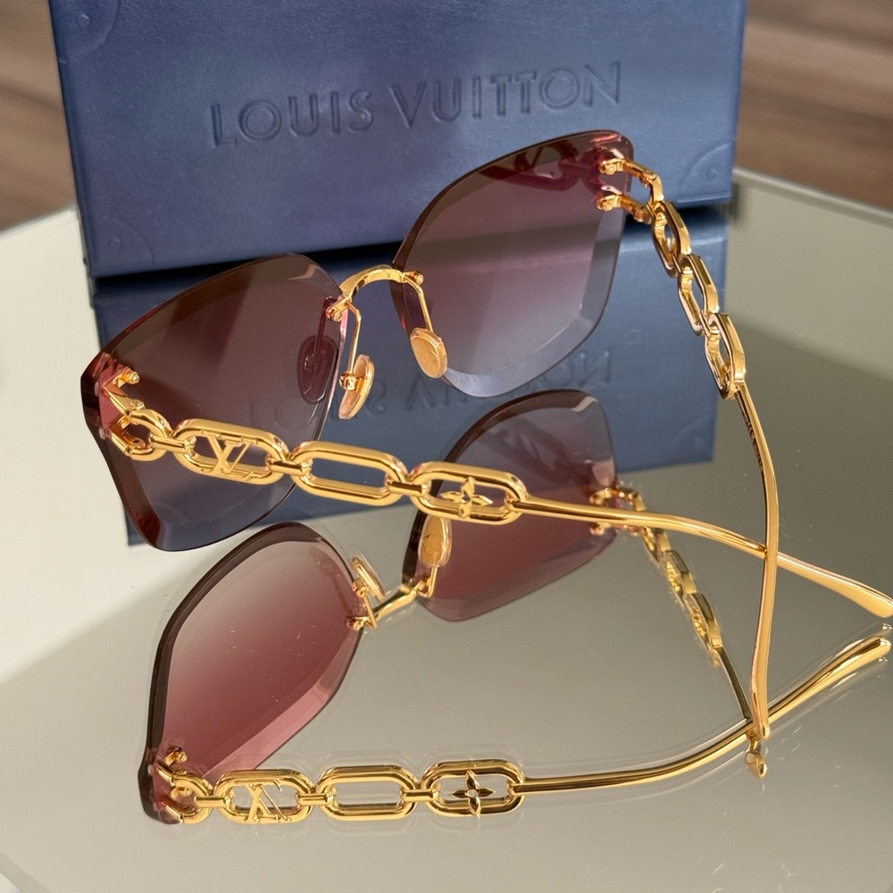 Louis Vuitton Jewel Chain Sunglasses – Pink Gradient with Gold Monogram Chain